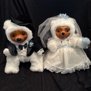 Set of two white vintage 1986 Raikes Bears, Bride and Groom